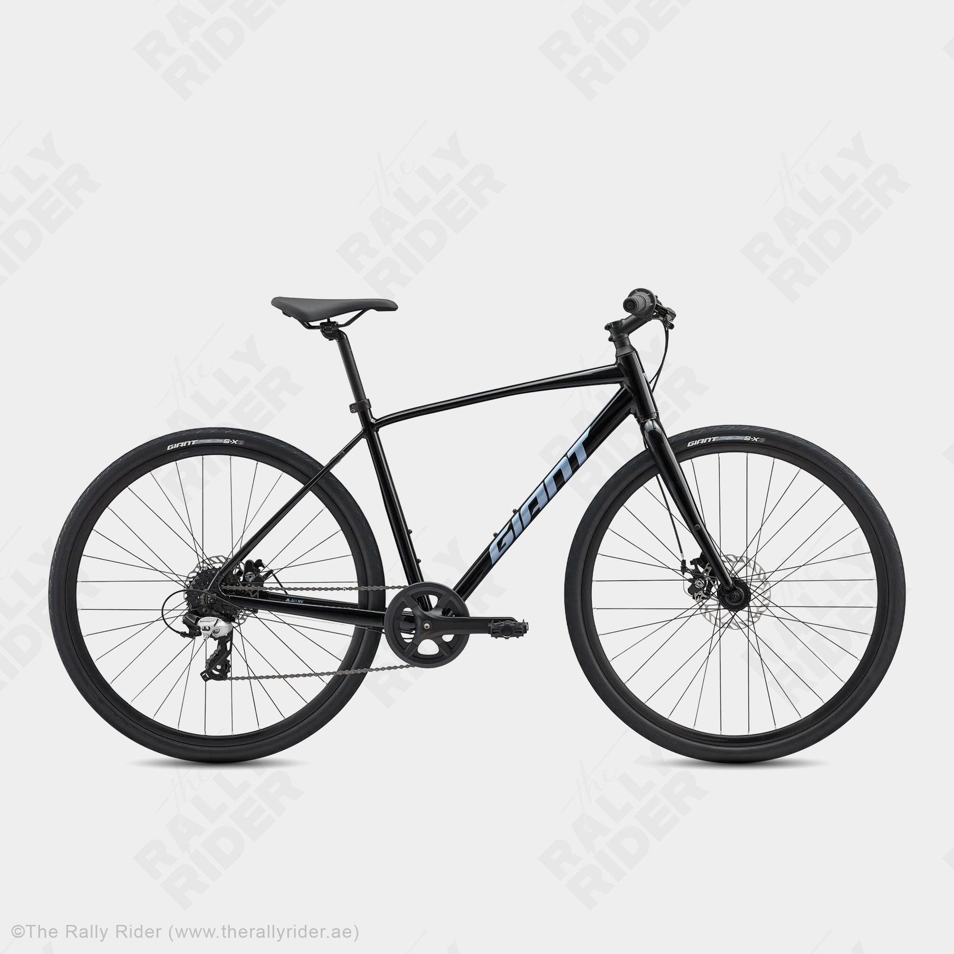 Giant Escape 4 hybrid bike in Black, 700c wheels with disc brakes
