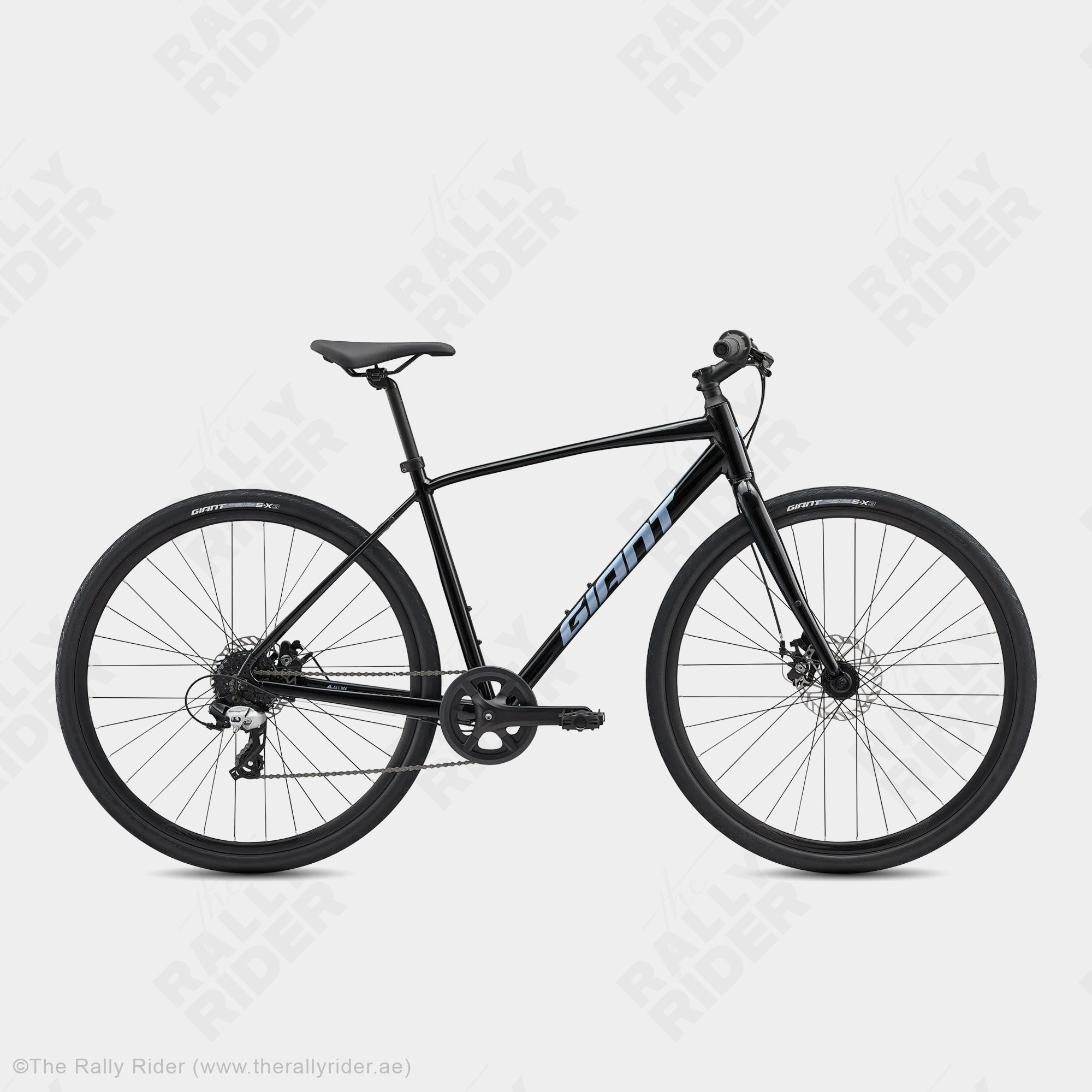 Giant Escape 4 hybrid bike in Black, 700c wheels with disc brakes