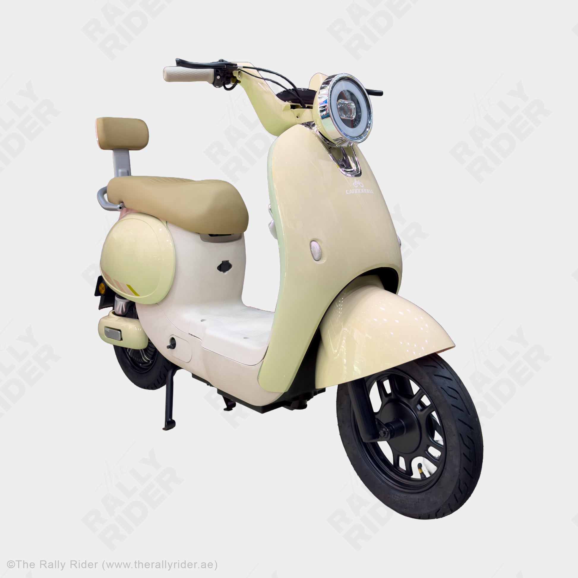 Cannondell Splendid 5.0 retro electric scooter in cream with wide seat and NFC keyless start